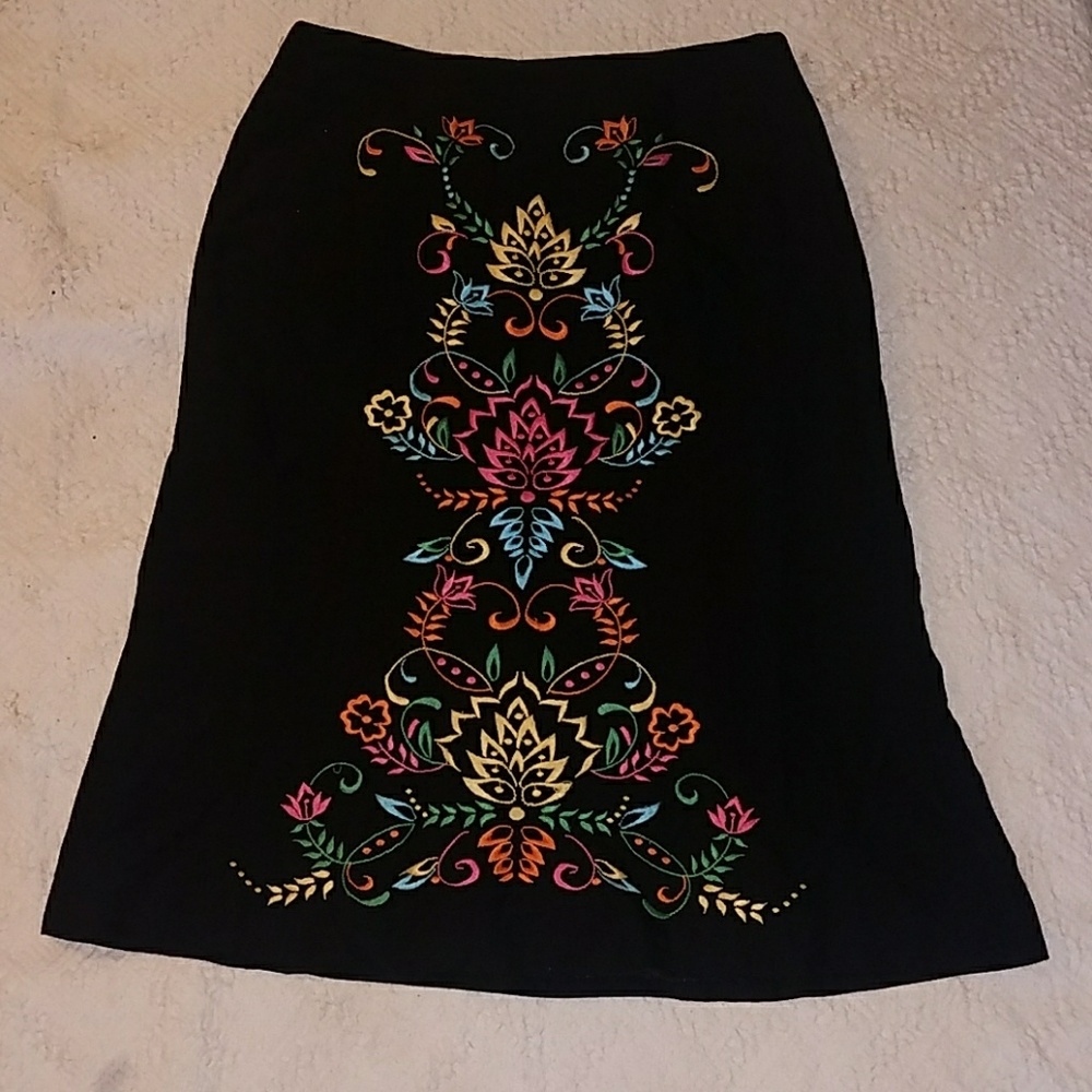 Harold's embroidery Black pencil skirt